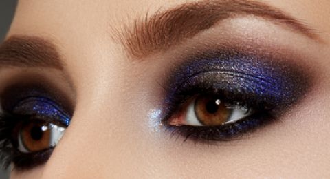 أخطاء مكياج العيون المبطنة وطرق تصحيحها