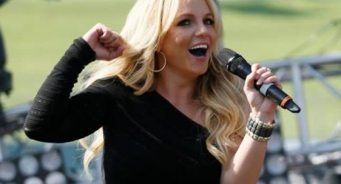 بريتني سبيرز تعترف بإشعال سيجارة على متن طائرة: إبلاغ السلطات كان مبالغًا فيه