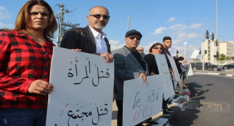 2مظاهرة حاشدة امام مبنى المحاكم في الناصرة، وإغلاق الشارع احتجاجًا على قتل النساء 