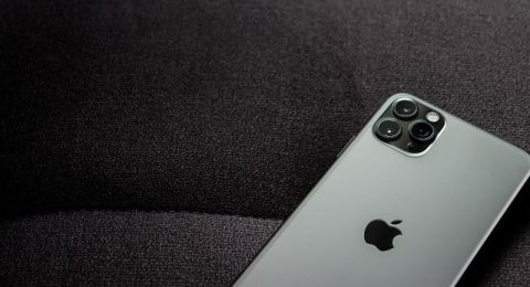 ميزة في iOS 18.3 تثير الجدل.. هل يشكل الذكاء الاصطناعي خطرا؟