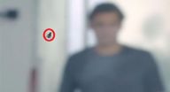 فيدرر  يقتل الذباب بحذائه