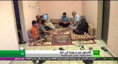 آلاف اللاجئين الفلسطينيين من سورية يدخلون غزة آلاف اللاجئين الفلسطينيين من سورية يدخلون غزة