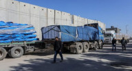دخول شاحنات مساعدات إنسانية إلى غزة عبر معبر كرم أبو سالم