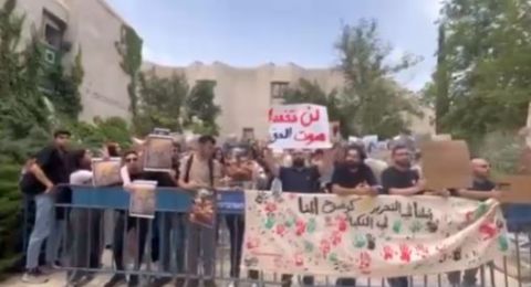 الطلاب العرب في الجامعة العبرية يتظاهرون ضد الحرب على غزة