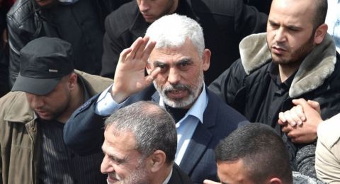 فيديو إسرائيلي يظهر السنوار قبل أيام من اغتياله في غزة