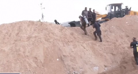 حماس تدعو الصليب الأحمر لتوفير المعدات اللازمة لعمليات استخراج الجثث