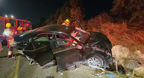 اصابة متوسطة لشاب اثر اصطدام سيارة بحاجز على شارع 443