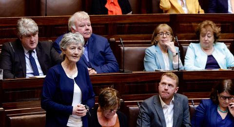 كاثرين كونولي رئيسة آيرلندا الجديدة: طبيبة نفسية يسارية ومؤيدة لفلسطين