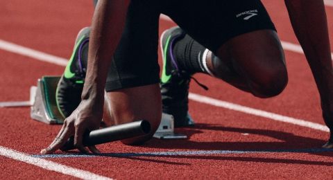 كيف تعكس الرياضة تأثير الوجبات السريعة على المزاج؟