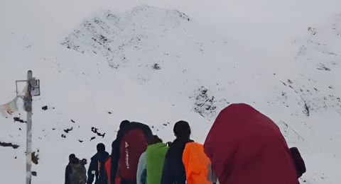 العمل على تخليص سائحين من بلادنا عالقين في عاصفة الثلوج في نيبال