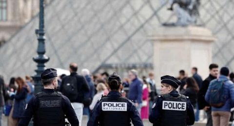 أحدهم كان في طريقه لدولة عربية.. القبض على اثنين من عصابة متحف اللوفر