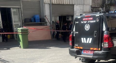 إصابة خلال إطلاق نار في أم الفحم بعد إلقاء قنبلة على محل تجاري