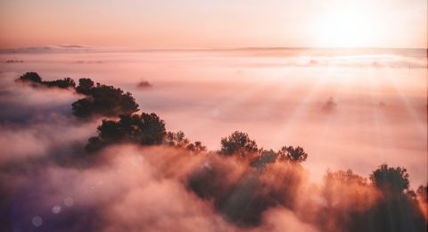 حالة الطقس: غائم جزئيًا والحرارة دون معدلاتها بقليل