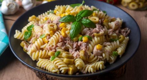 سلطة المكرونة بالتونة