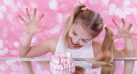 لماذا نرغب في تناول الحلويات رغم الشعور بالشبع؟.. خبراء يوضحون الأسباب