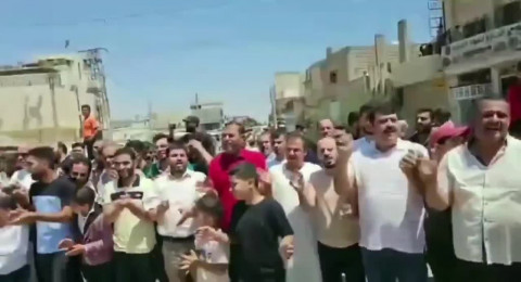 تظاهرات مؤيدة للنظام السوري في درعا تستهدف الشيخ حكمت الهجري