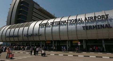 القبض على نجم في مطار القاهرة.. من هو؟