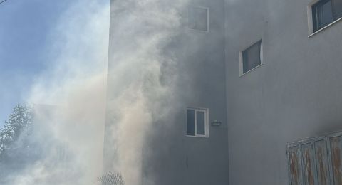 اندلاع حريق في مبنى سكني في كفر قاسم وتحليص عالقين