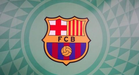 حرارة كوريا تفضح قمصان برشلونة الجديدة