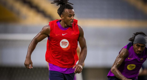 بعضلات مفتولة.. نجوم برشلونة يلفتون الأنظار