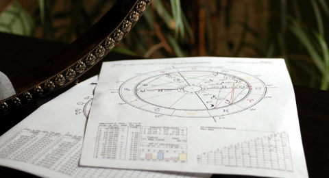 أموال ومفاجآت مُقبلة.. خبيرة تزف بشرى لمواليد 5 أبراج
