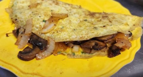 لسعرات قليلة.. طريقة فطار البيض بالمشروم