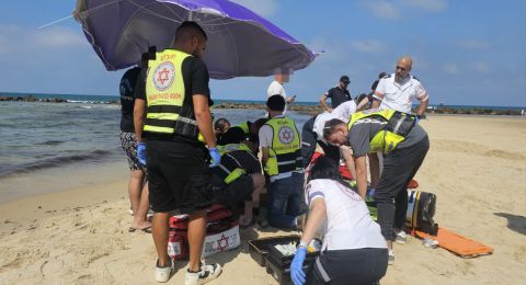 امرأة (70 عامًا) بحالة حرجة بعد انتشالها من البحر قرب شاطئ الكرمل في حيفا