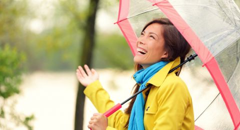 السير تحت المطر مفيد للصحة... وهذه علاقته بخسارة الوزن