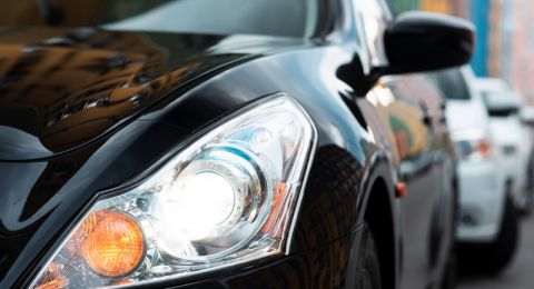 بدء سريان مفعول قانون إضاءة السيارات في النهار