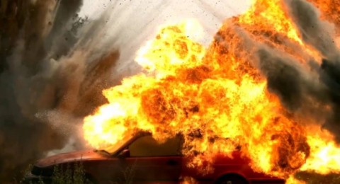 هل فعلًا ينفجر محرك السيارة كما في الأفلام؟