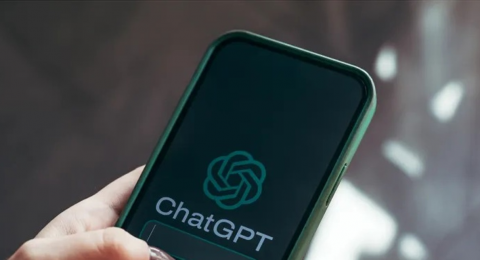 بحث: النساء هن الأكثر استخدامًا لـ