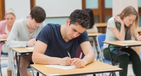 القدس الشرقية تعتمد لأول مرة مناهج البجروت الإسرائيلية مع خيار التوجيهي الفلسطيني