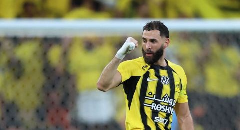 ضحكات بنزيما تشعل الغضب.. وأزمة الاتحاد السعودي تتفاقم آسيويا