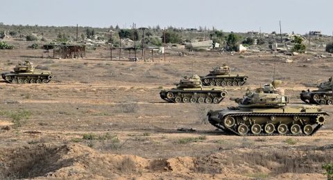 «كارثة قادمة من سيناء» — تحذيرات إسرائيلية وتصعيد تهريب الأسلحة بالطائرات المسيّرة من مصر