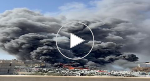 سخنين تحت الدخان: حريق ضخم في ساحة خردة يهدد المنازل المجاورة