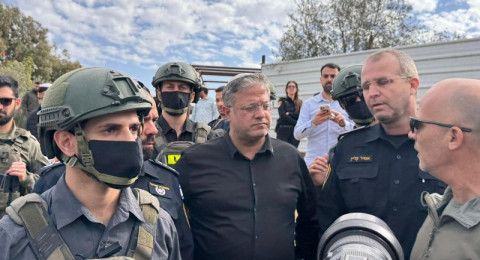 جدل حول تسليم الأسلحة إلى بن غفير بعد فيديو يظهر فتيانًا في الترابين