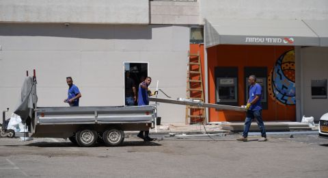 الحكومة تصادق على قانون يمنع فصل العمال الذين تم إجلاؤهم خلال الحرب مع إيران لمدة 3 أشهر