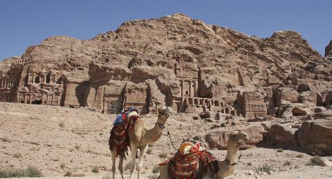 الأردن يبحث إدراج البترا ضمن محطات الحج المسيحي بالتنسيق مع الفاتيكان