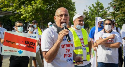 زيلخا ينتقد 