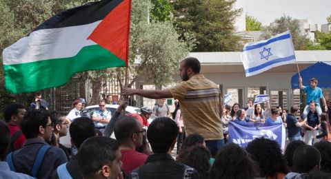 تحريض وتهديدات ضد طلاب عرب في الجامعة العبرية بسبب تضامنهم مع غزة