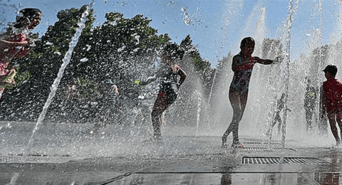 الموجة الحارة تضرب أوروبا: تحذيرات وإجلاءات وإغلاق طرق