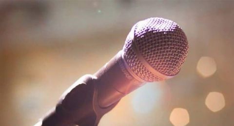 بعد انفصالها عن حبيبها.. نجمة شهيرة تبكي على المسرح