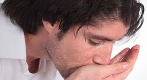 هل يجب على مدخن السجائر المضمضة قبل الصلاة؟.. دار الإفتاء تجيب