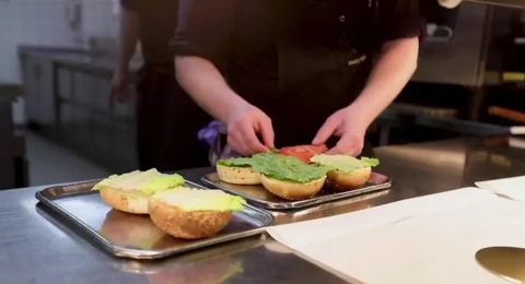 ما هو سبب حالات التسمم في المطاعم؟