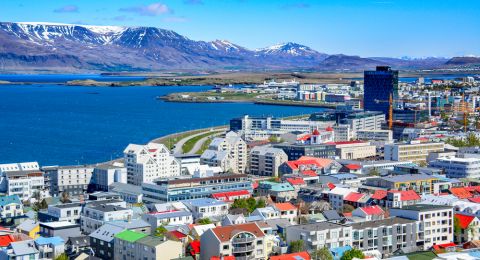 10 وجهات سياحية مناسبة للعائلات تستحق الزيارة في يناير 2025