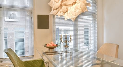 قطع أثاث مصنوعة من الزجاج تجعل منزلك مرحباً ومضيئاً