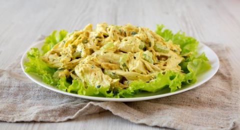 سلطة الدجاج بالكاري