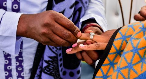 زوجي يمنعني من زيارة والديّ