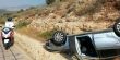 انقلا مركبة رأسًا على عقب وإصابة سائقها قرب المغار