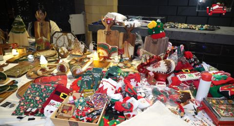 المنتجات اليدوية في الأكشاك تضيف رونقًا خاصًا لأجواء الكريسماس في نيو جراند بالاس